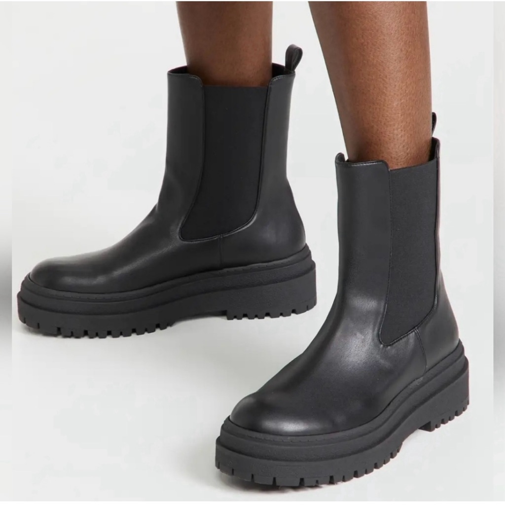Good American Pull On Combat Boots Black Chelsea Lug Sole Bootie Size 6.5